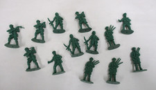 13 Green Scottish Toy Army Men Soldiers Military Figurines 4 Playing Bagpipes