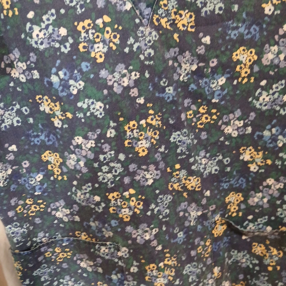 Crest Scrub Top Size L Womans  Blue Floral Med Vet Peds - Image 2 of 4