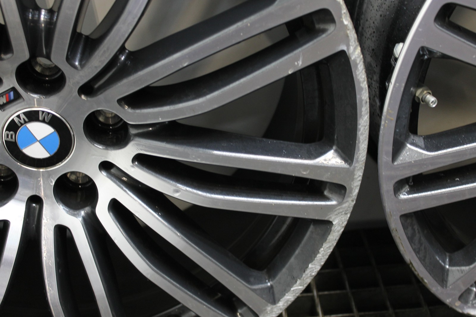 BMW 5 G30 Alloy Wheel Set 7855085 19inch 2019 (Have a damage) - Image 4