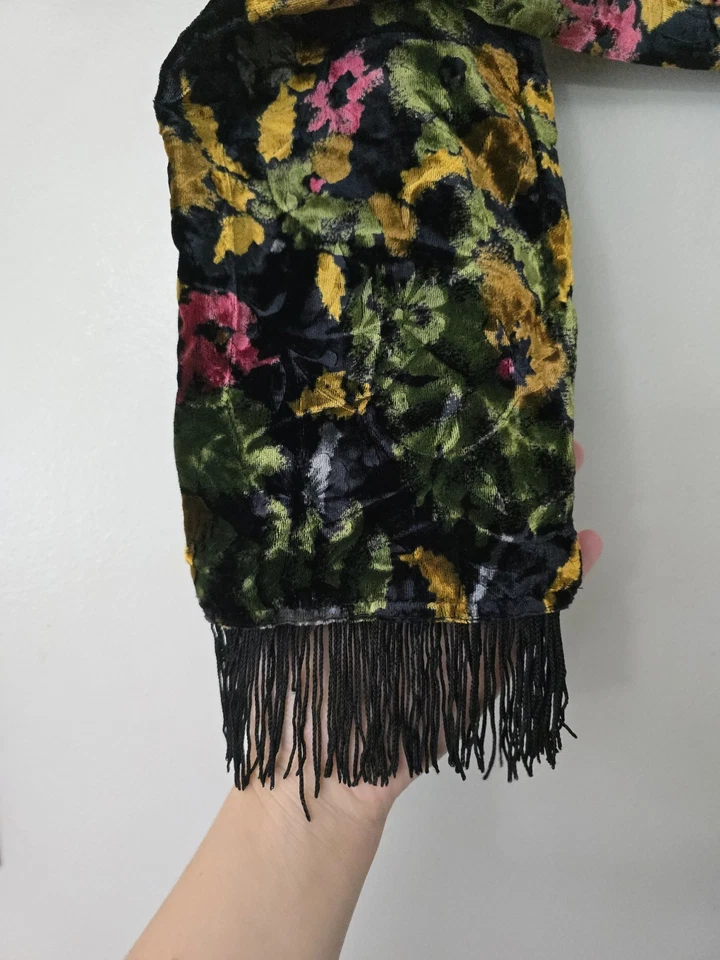 Bufanda floral de terciopelo oscuro boho flecos negros 42" Whimsigoth Foto 2 de 4