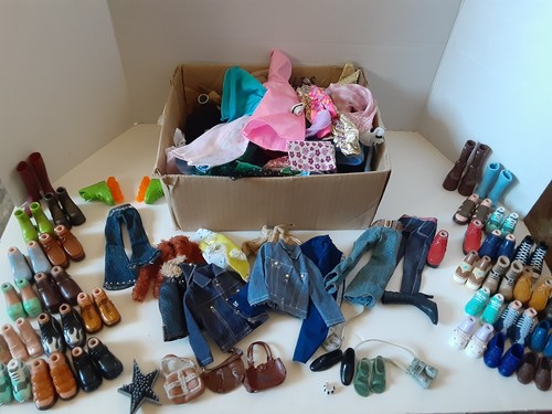 ENORME Lote de 22 Muñecas MGA Bratz 2001 Niños y Niñas + Accesorios Zapatos - Imagen 10 de 10