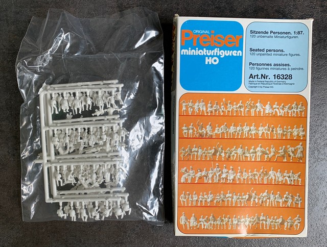 120 HO Model Figure Preiser 16328 Unpainted Figure Set Sitting People Package