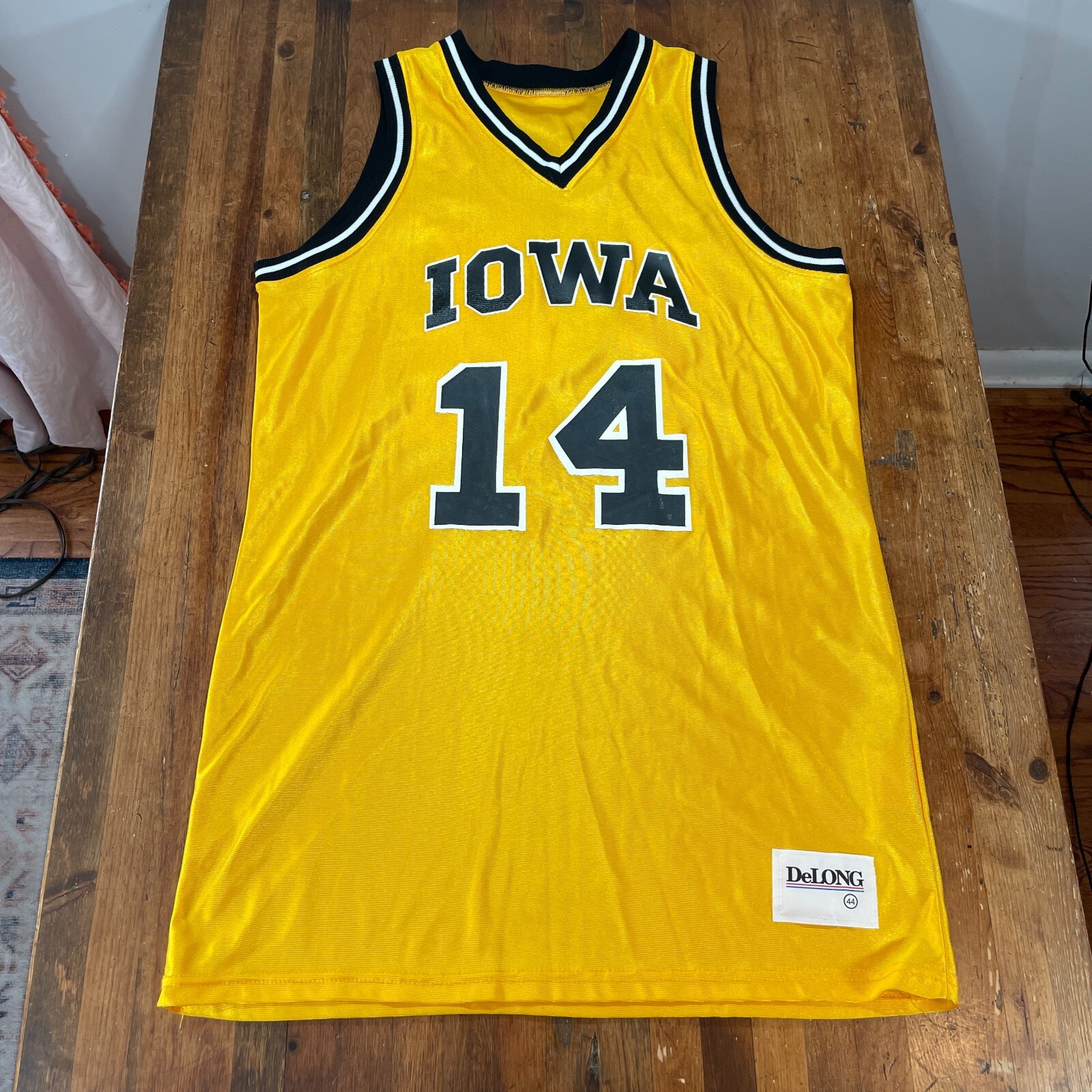 Vintage Iowa Hawkeyes Jersey Mens 44 Yellow DeLong Made in USA