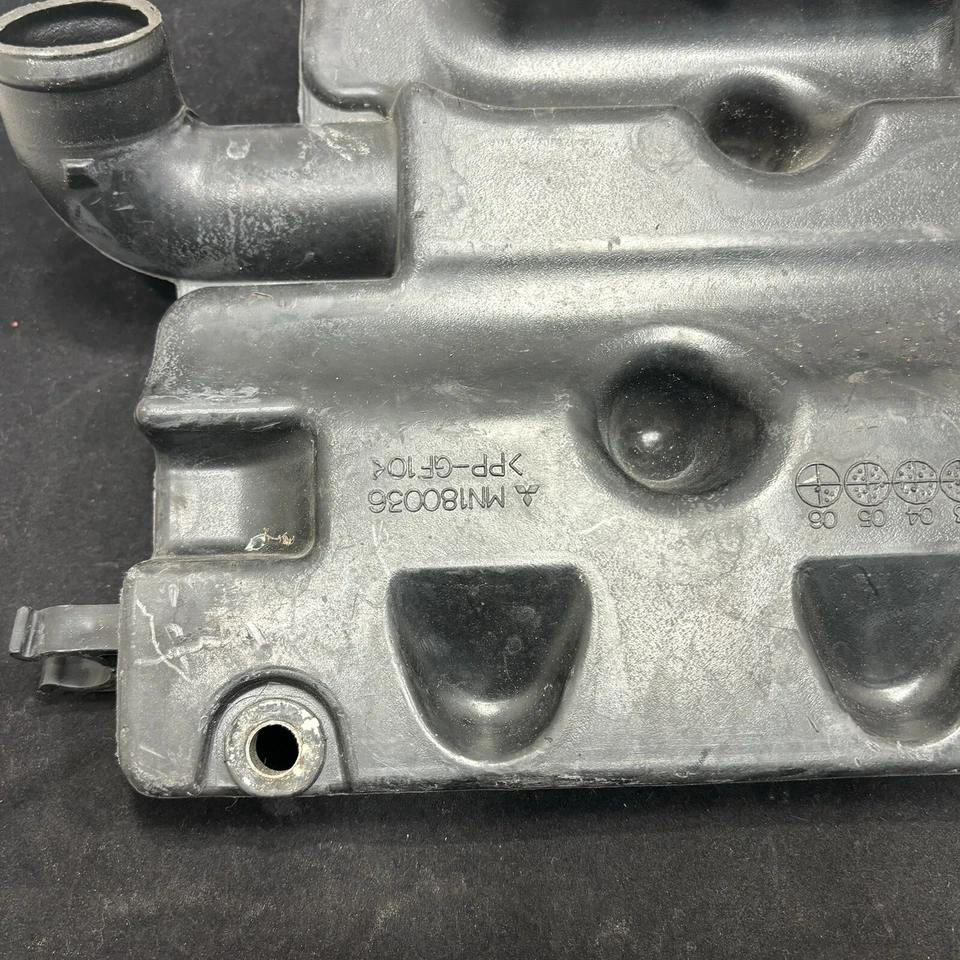 Mitsubishi Outlander 2004-2006 resonador de admisión superior 2,4 L MN180036 OEM Foto 3 de 3