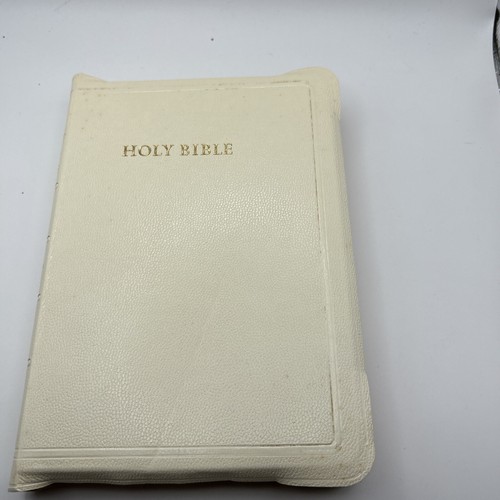 Holy Bible~ Red Letter Edition~ King James Version~ The WORLD Publishing Company - Picture 2 of 19