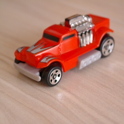 2007 SKULL CRUSHERS HOT WHEELS DIECAST AUTO SPIELZEUG