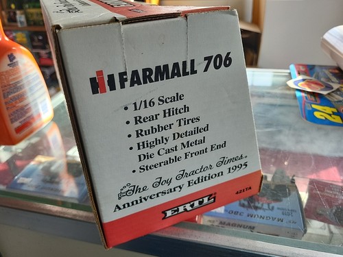 Ertl Farmall 706 1/16 Scale Toy Tractor Times  And Buckle Box Has Some Fading  - Picture 6 of 15