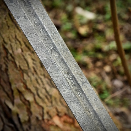 King Arthur's Sword – Exquisite Damascus Steel Longsword with Decorative Hilt - Picture 10 of 11