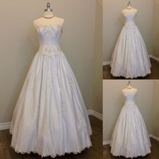 Sleeveless Wedding Dresses Strapless Satin Lace Appliques Bridal Ball Gowns