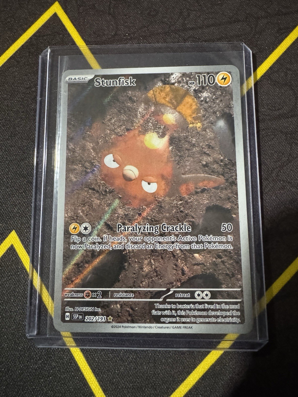 Pokémon TCG Stunfisk 202/191 Surging Sparks Illustration NM