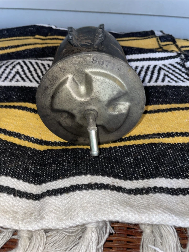 Mazda Miata 1990-1993 bote de evaporación de carbón de combustible 1,6 L B61P #1 Foto 3 de 4