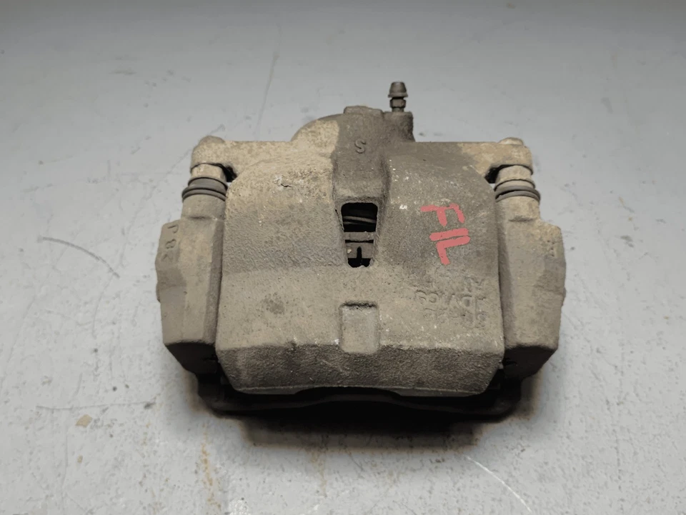 Pinza de freno de disco delantera izquierda lado del conductor Toyota RAV4 2019-2025 FABRICANTE DE EQUIPOS ORIGINALES Foto 3 de 4