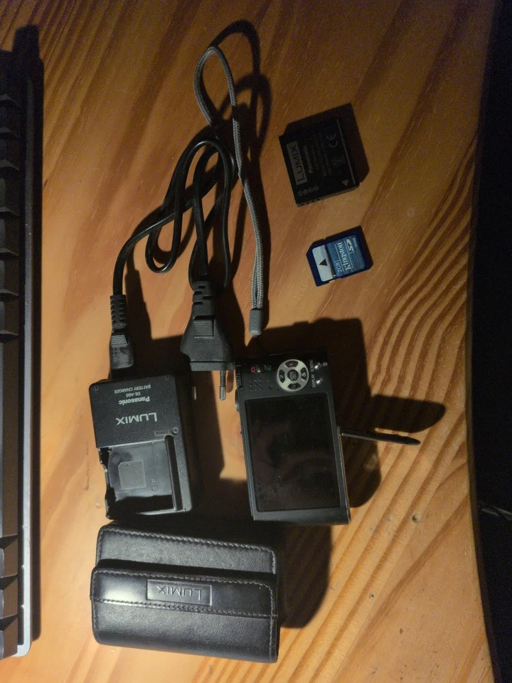 Panasonic LUMIX DMC-FX60 12.1MP Digitalkamera - Schwarz mit Etui, Foto 3 von 3