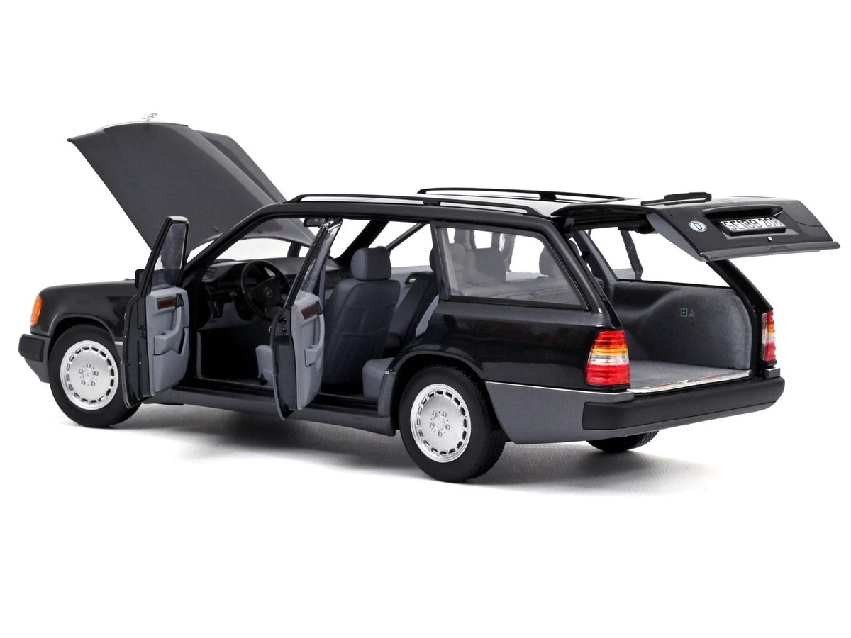 1990 Mercedes-Benz 300 D T-Modell Blue / Black 1:18 Scale Model