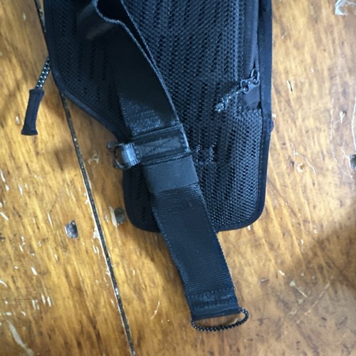 Janji Multipass 2L Running Sling Bag MIDNIGHT Black NEW NICE!! - Picture 7 of 9