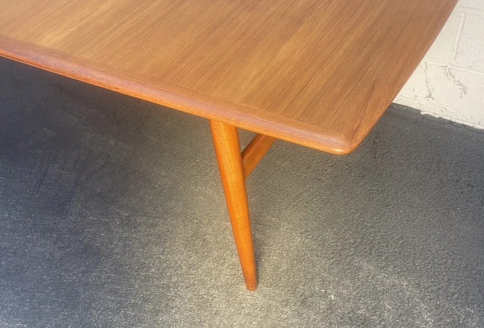 Mesa de comedor grande danesa moderna de mediados de siglo SPISEBORD POVL DINESEN 1960 + Foto 4 de 4