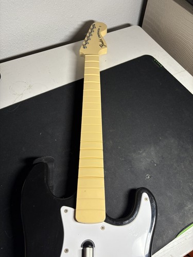 Rock Band Fender Stratocaster 19091 Nintendo Wii Guitar With Strap Turns On - Picture 4 of 11