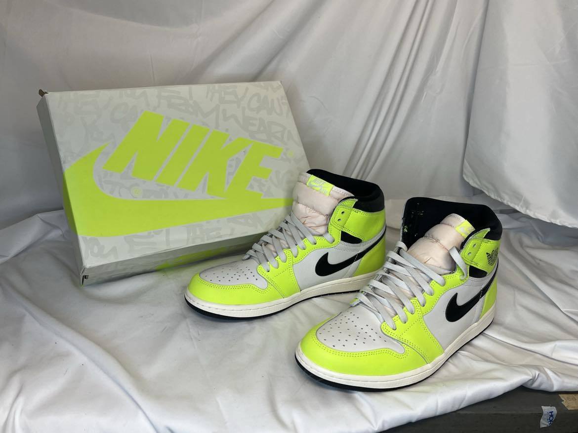 Nike Air Jordan 1 Retro High OG  display picture 3