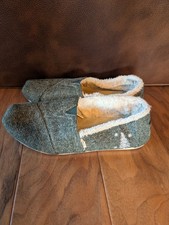 TOMS Shoes Womens Size 7 Green Knit Faux Fur Slip On Slippers Cozy Winter Trees