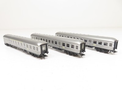 Marklin HO Lot of 3 Passenger Cars  No Boxes LN 12746