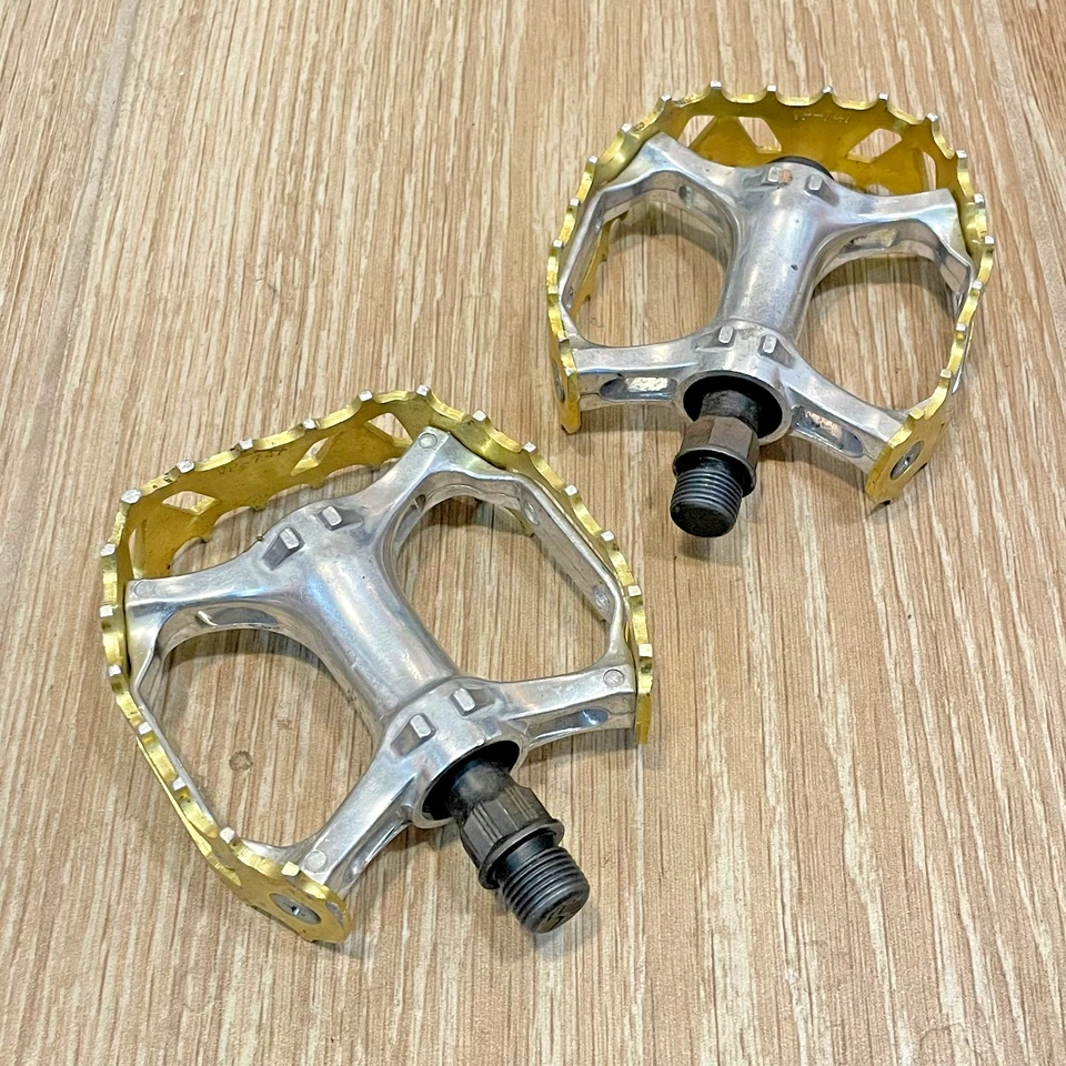 Pedales de aleación VP-747 Bear Traps XC-II BMX - 9/16" Gold Bike SE Foto 3 de 4