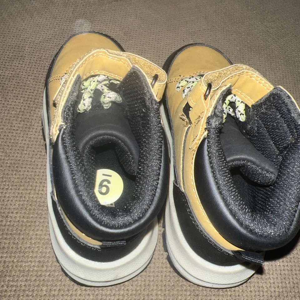 Botas Larry OshKosh B'gosh para niños pequeños talla 9 marrón Foto 3 de 4