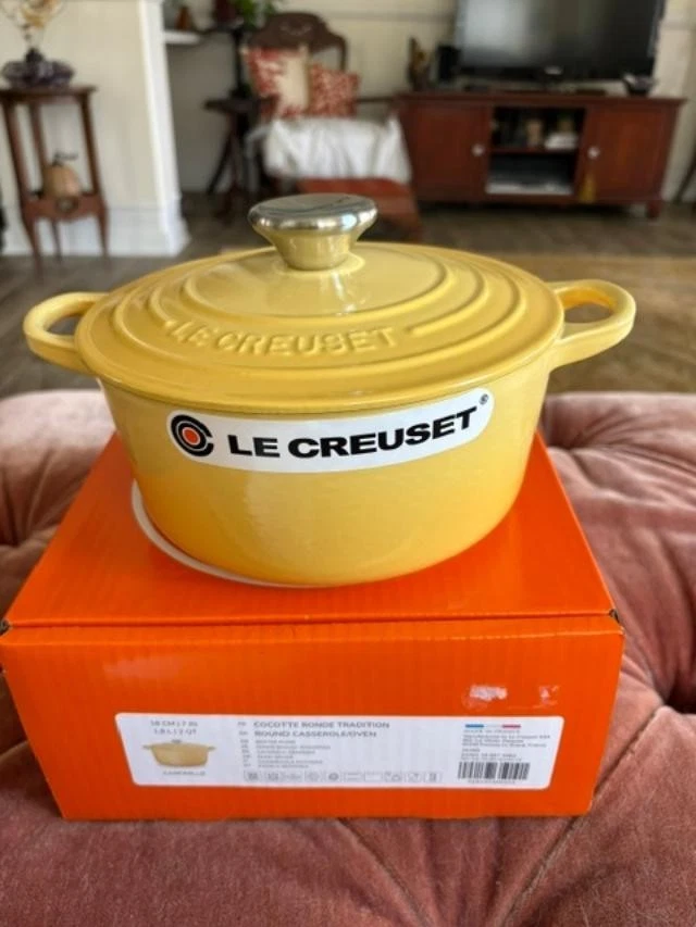 Le Creuset Signature 2 qt Dutch Oven Camomille