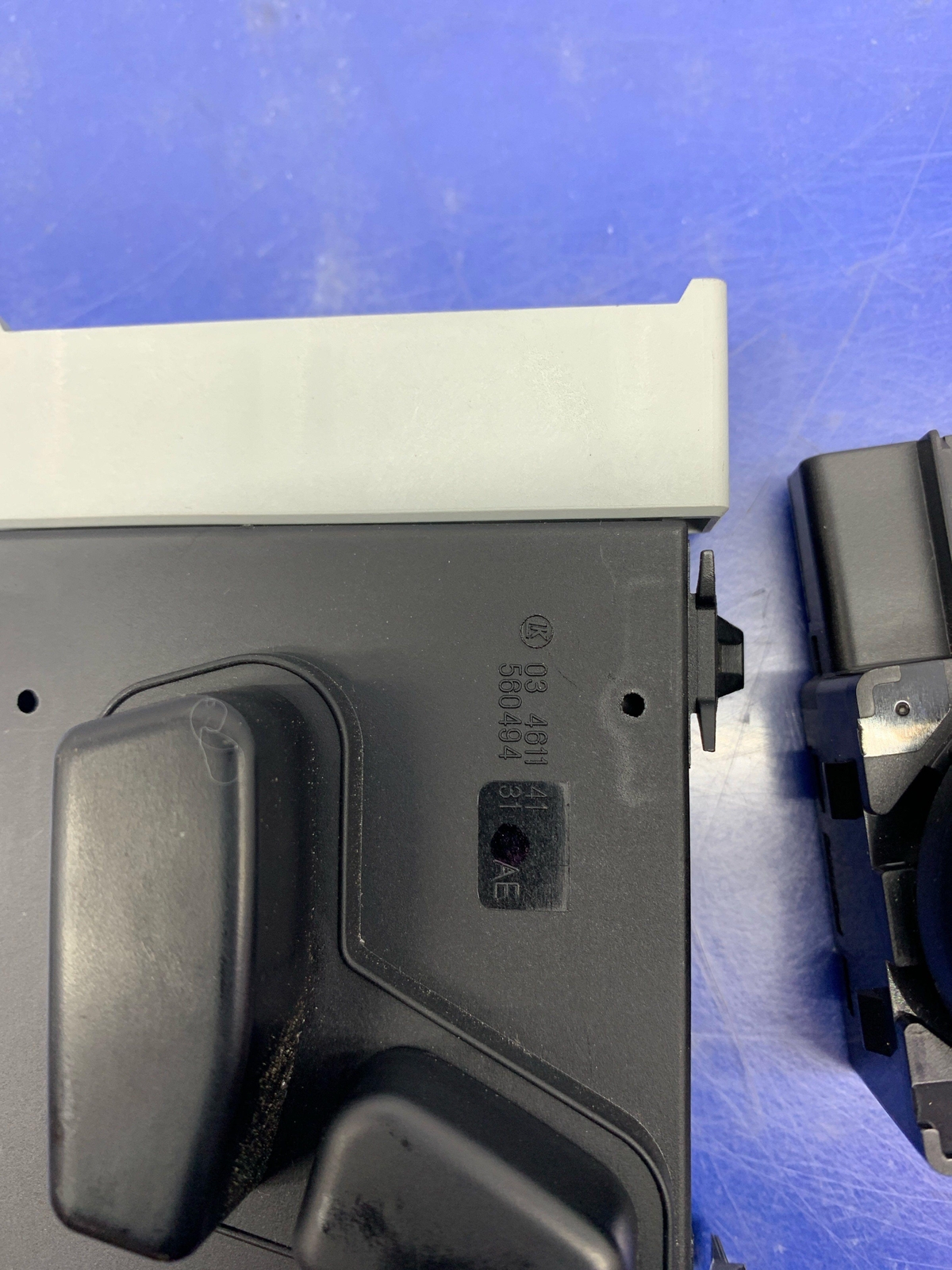 2017 - 2020 MASERATI LEVANTE M161 OEM LEFT FRONT SEAT SWITCH & LUMBAR SUPPORT