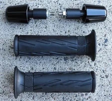 Suzuki GSXR 600 750 1000 GSX250R GSXR600 GSXR750 Hand Grips & Black Bar Ends