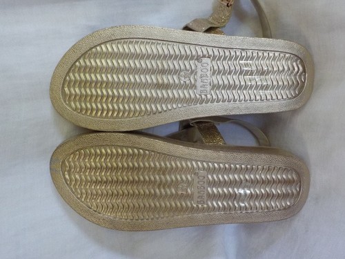 Bamboo Thong Sandals Size 6 M NWOB Gold Sparkle T Strap 1.5" Heel Nonskid Strap - Picture 9 of 10