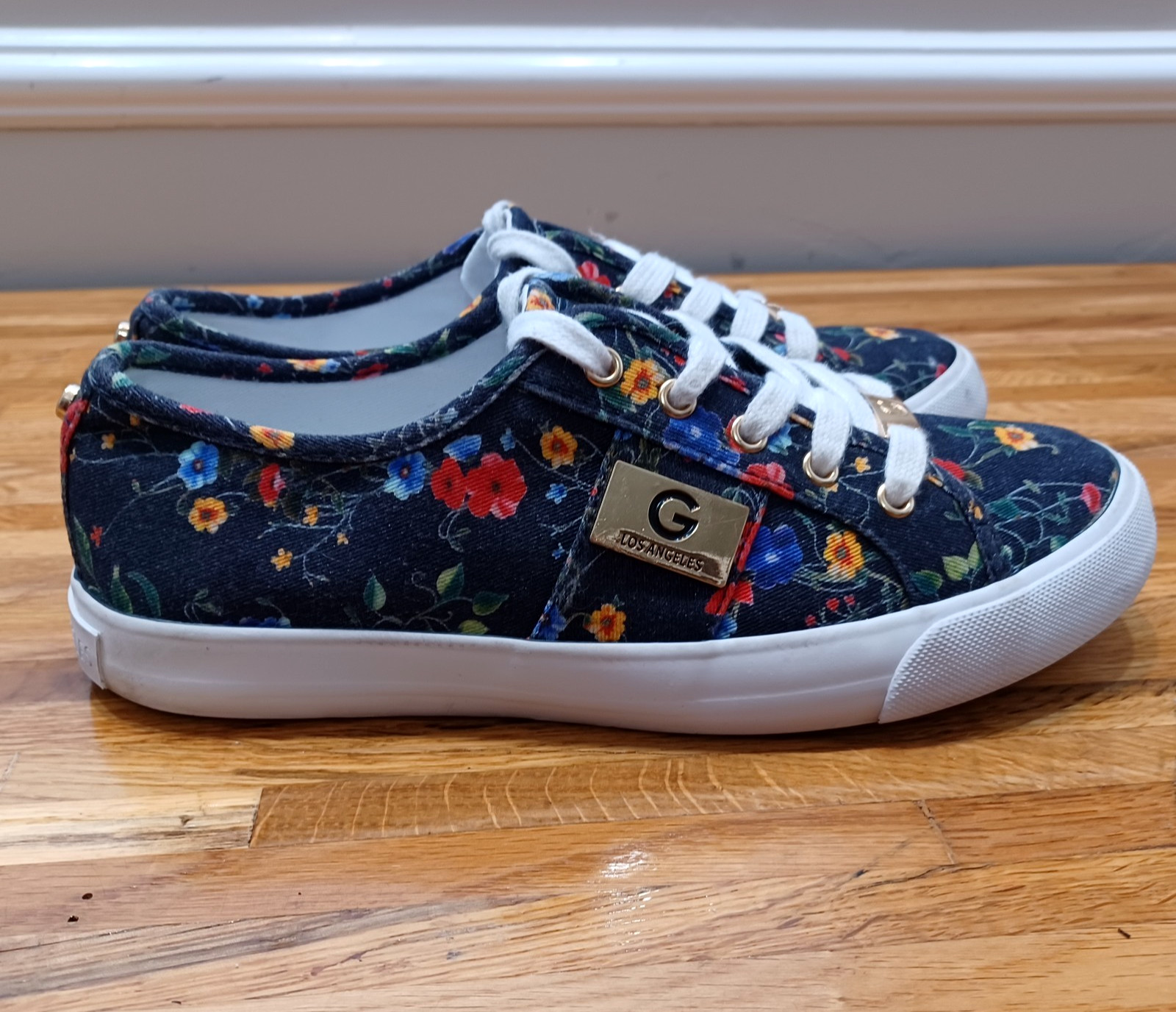 G by Guess GBG Los Angeles Backer Women's Size 6.5 Navy/Floral Shoes