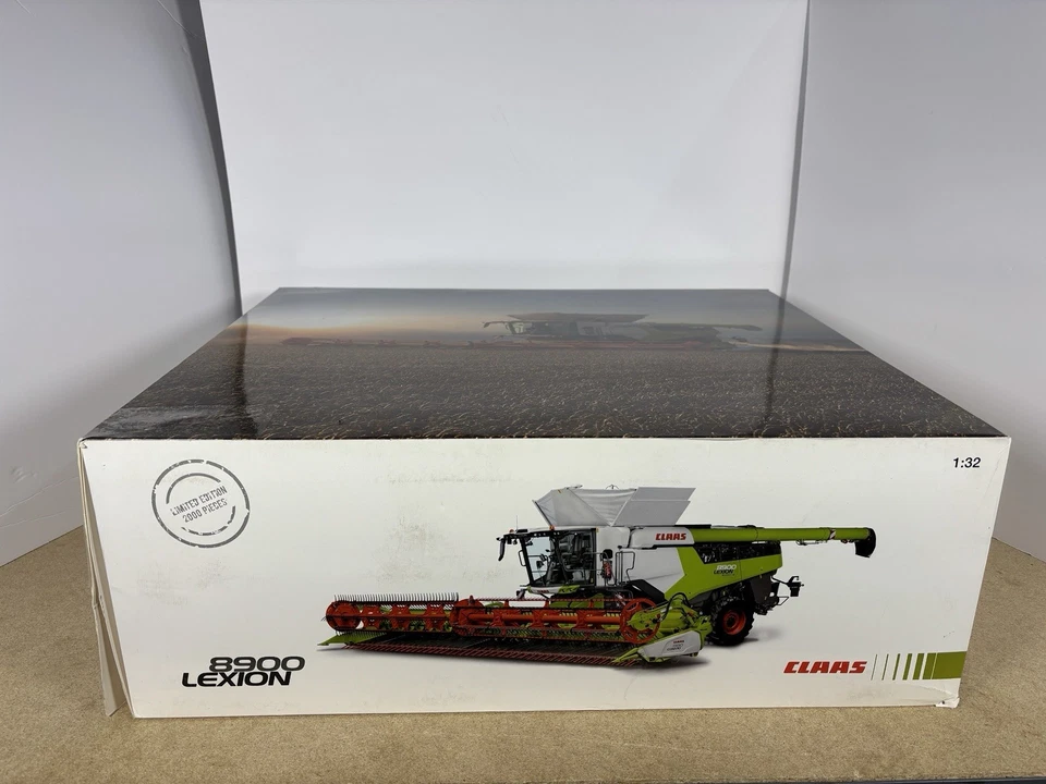 Lexion 8900 Terra Trac With Convio 1380 Grain Head 1/32 Scale 2577620 - Image 2 of 4