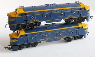 TRIANG RAILWAYS (R159/R250) DOPPELENDIGER DIESEL (EINER ANGETRIEBEN / EINER NICHT ANGETRIEBEN