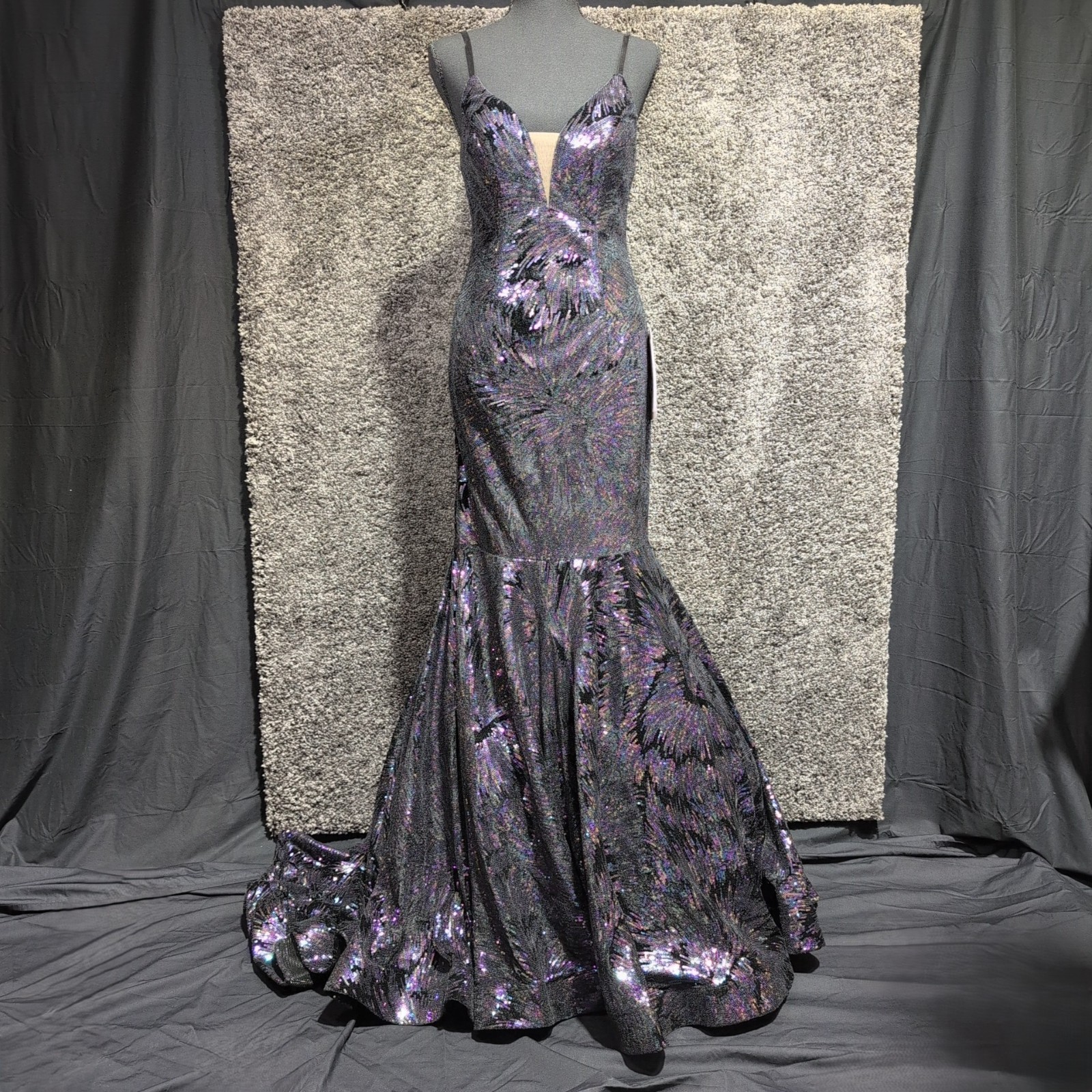Studio 17 Prom Dress Size ~0 Purple Black Iridescent Sequin Plunge Mermaid Gown