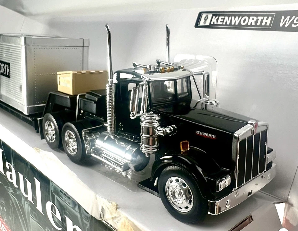 New Ray Kenworth W900 Diecast Long Hauler Trailer With Container 1:32 scale - Image 3 of 4