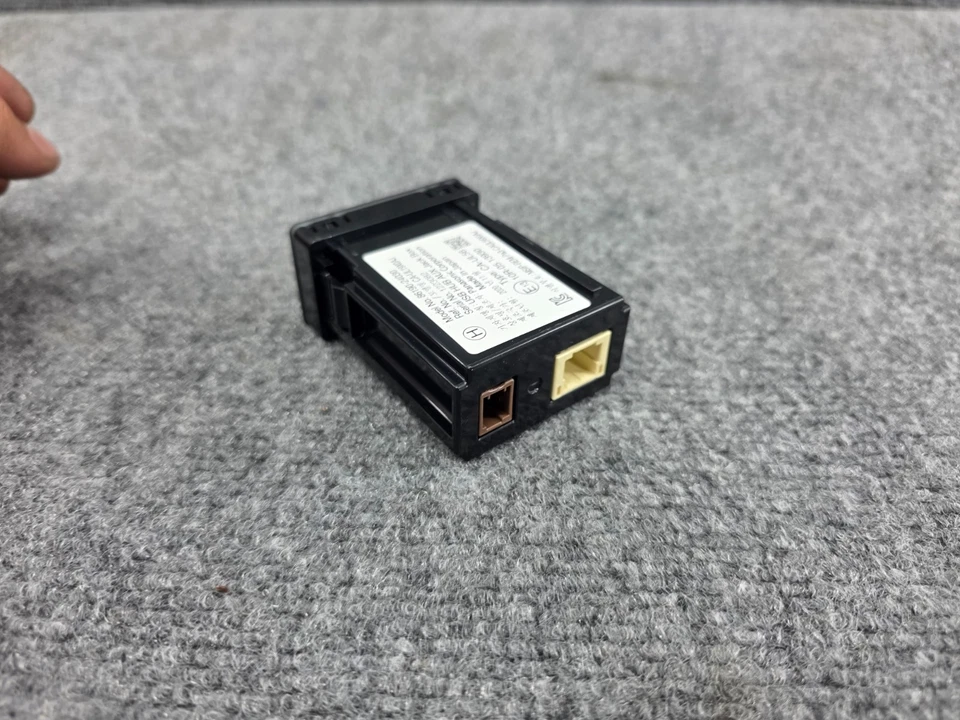 LEXUS 21-25 IS350 IS500 RC350 RX350 LC500 ES350 原始设备制造商 USB 辅助适配器 AUX — 第 3/4 张图片