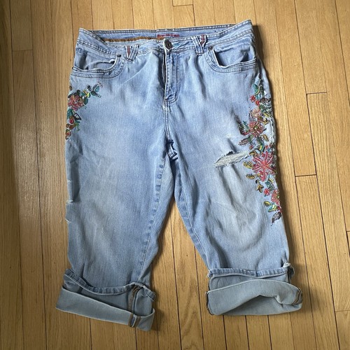 Zana Di Women’s Sz 20 Capri Jeans Distressed Blue Embroidered Denim Cuffed EUC