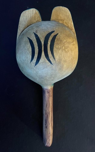 Antiguo sonajero de oso Haida Tlingit tallado a mano nativo del noroeste del Pacífico 12"x 5" - Imagen 2 de 4
