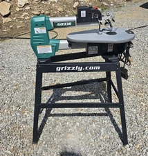Grizzly G0938 - 18" Variable-Speed Scroll Saw w/ Stand With Footpedal And Blades