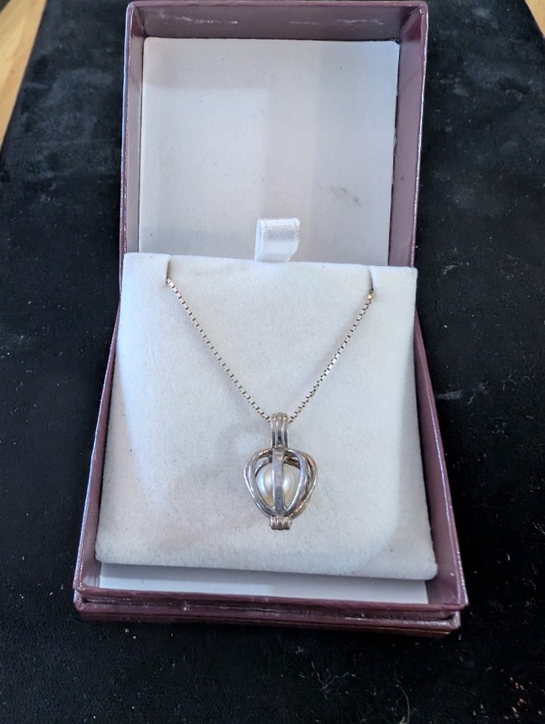  Vintage Sterling Silver 925 Caged Pearl Heart Pendant And Chain Made In Italy.
