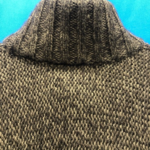 Ladies EUC Decree S chocolate brown cable knit acrylic "capelette" button close - Picture 6 of 8