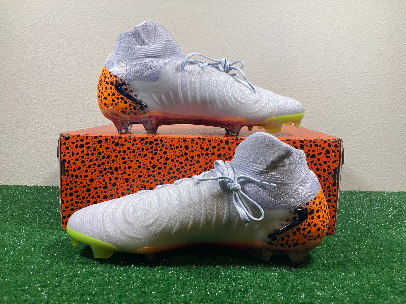 9.5 Men - Nike Phantom Luna 2 Elite FG Electric White Safari Soccer Cleats RARE image 2