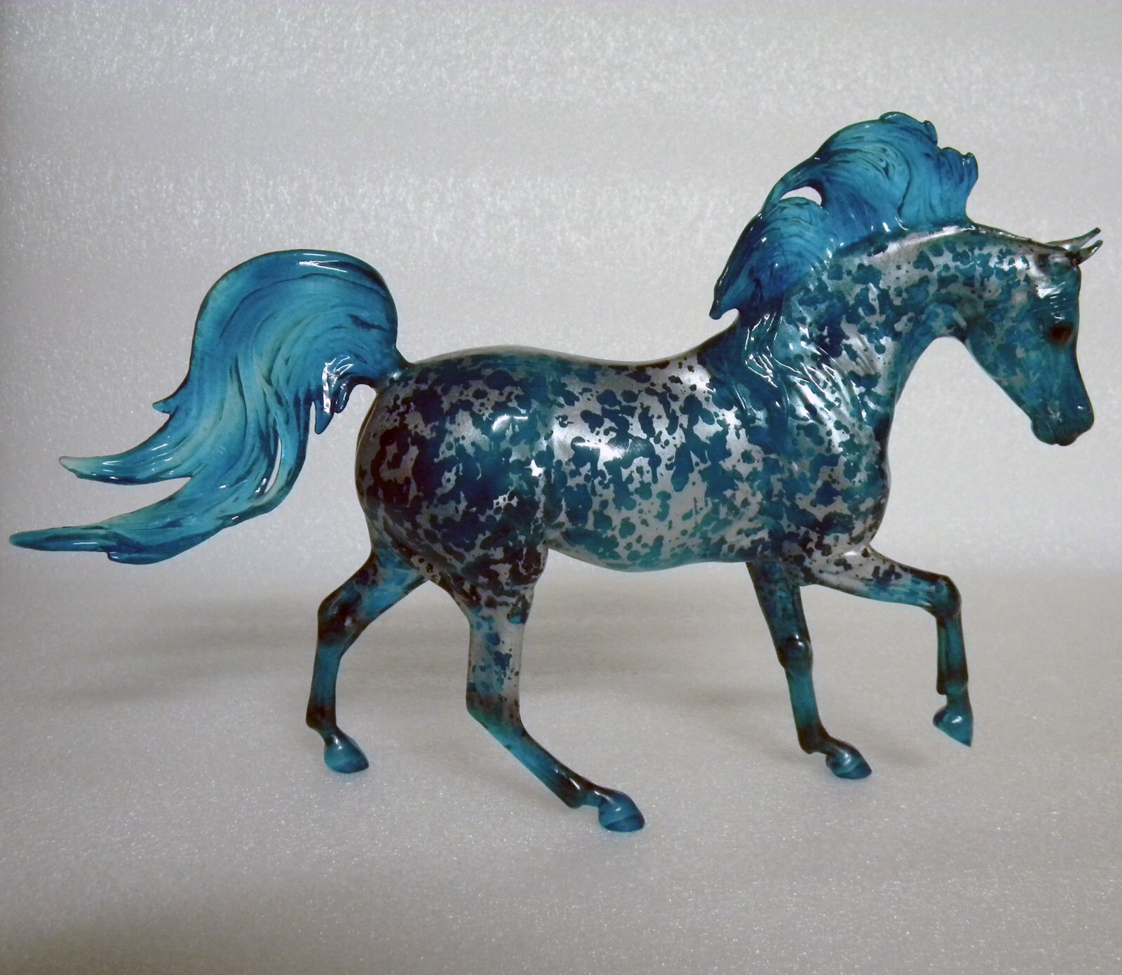 Breyer Reeves horse HIGH TIDE in Blue and Speckle silver color ( 7" x