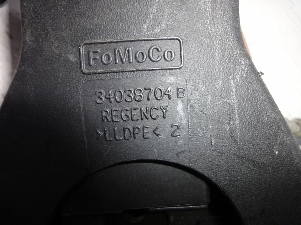 Ford Focus 2008-2011 retractor de cinturón de seguridad del lado del pasajero delantero derecho OEM 34038704 Foto 2 de 4