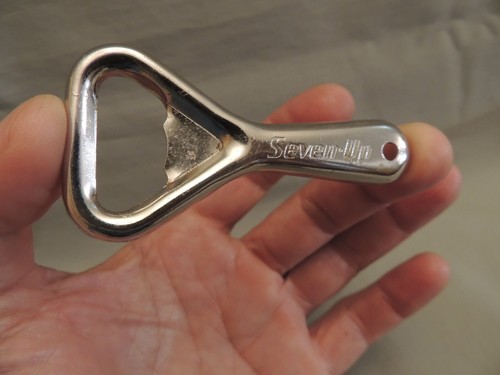 Vintage Seven-Up metal bottle opener 70s - Picture 6 of 8