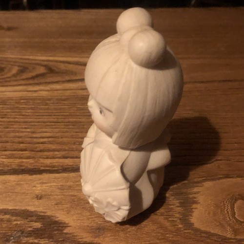 Kleine Vintage japanische Geisha Mädchen Figur Biskus mit Sonnenschirm Keramik signiert - Bild 4 von 12