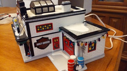 Department 56 Snow Village Harley-Davidson Motorcycle Shop #54886 - Picture 3 of 6