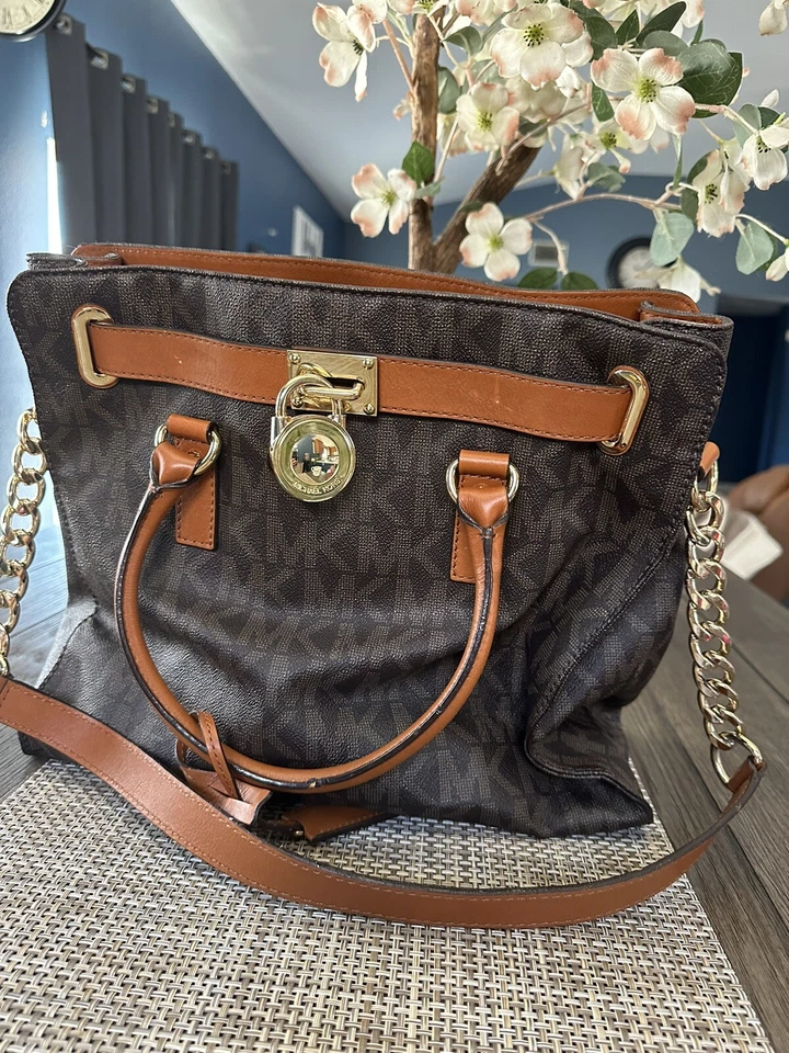 Bandolera Michael Kors Hamilton Grande Marrón Merlot Signature