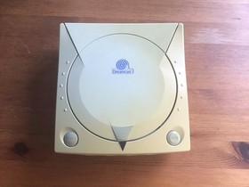 Sega Dreamcast Console 2 Controllers 2 Vibration Packs 2 Memory Units & 5 Games