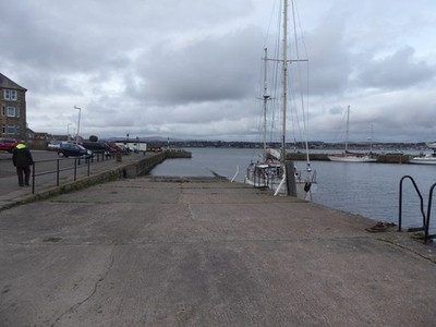 Foto A2 Dockside, Tayport New Harbour Hafenausfahrt voraus. c2017